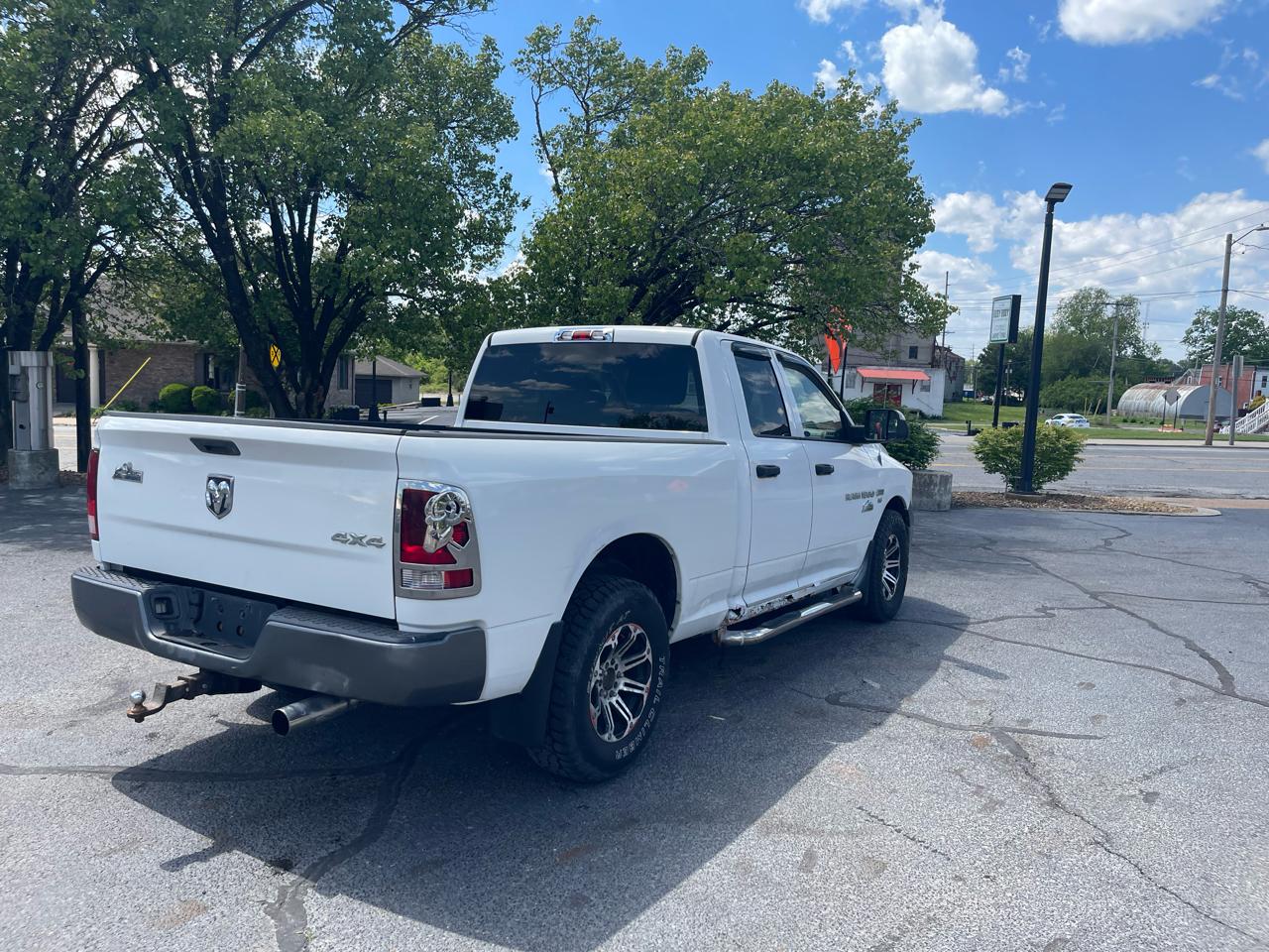 RAM 1500 4WD Quad Cab 140.5" Big Horn 2011
