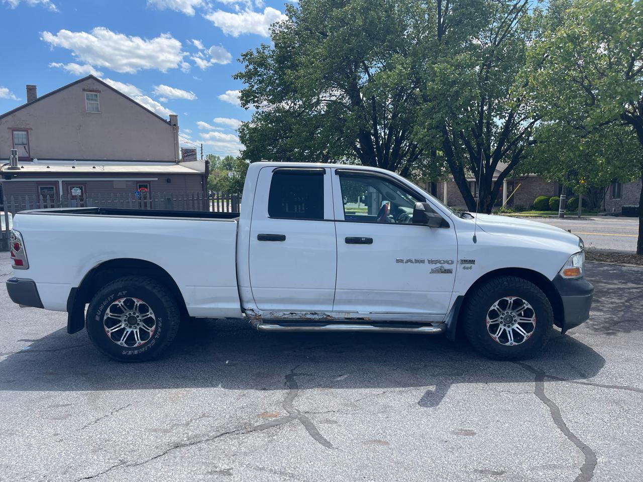 RAM 1500 4WD Quad Cab 140.5" Big Horn 2011