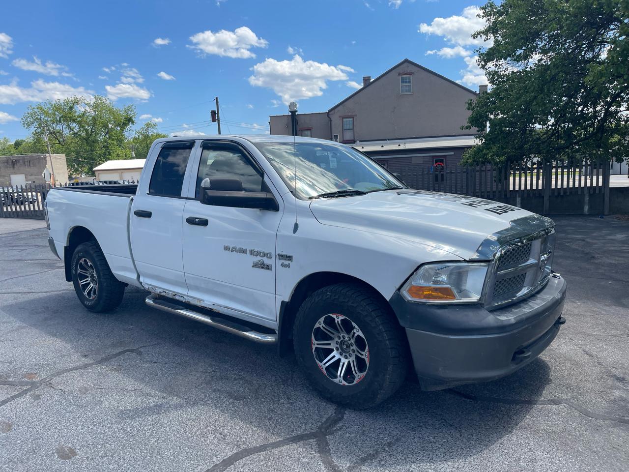 RAM 1500 4WD Quad Cab 140.5" Big Horn 2011