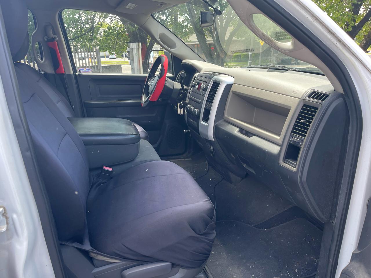 RAM 1500 4WD Quad Cab 140.5" Big Horn 2011