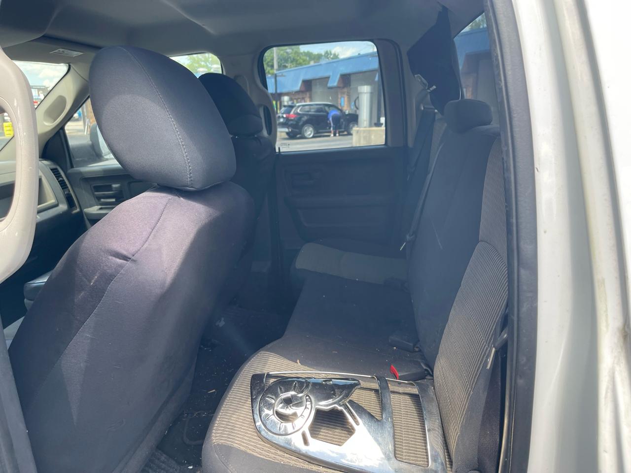 RAM 1500 4WD Quad Cab 140.5" Big Horn 2011