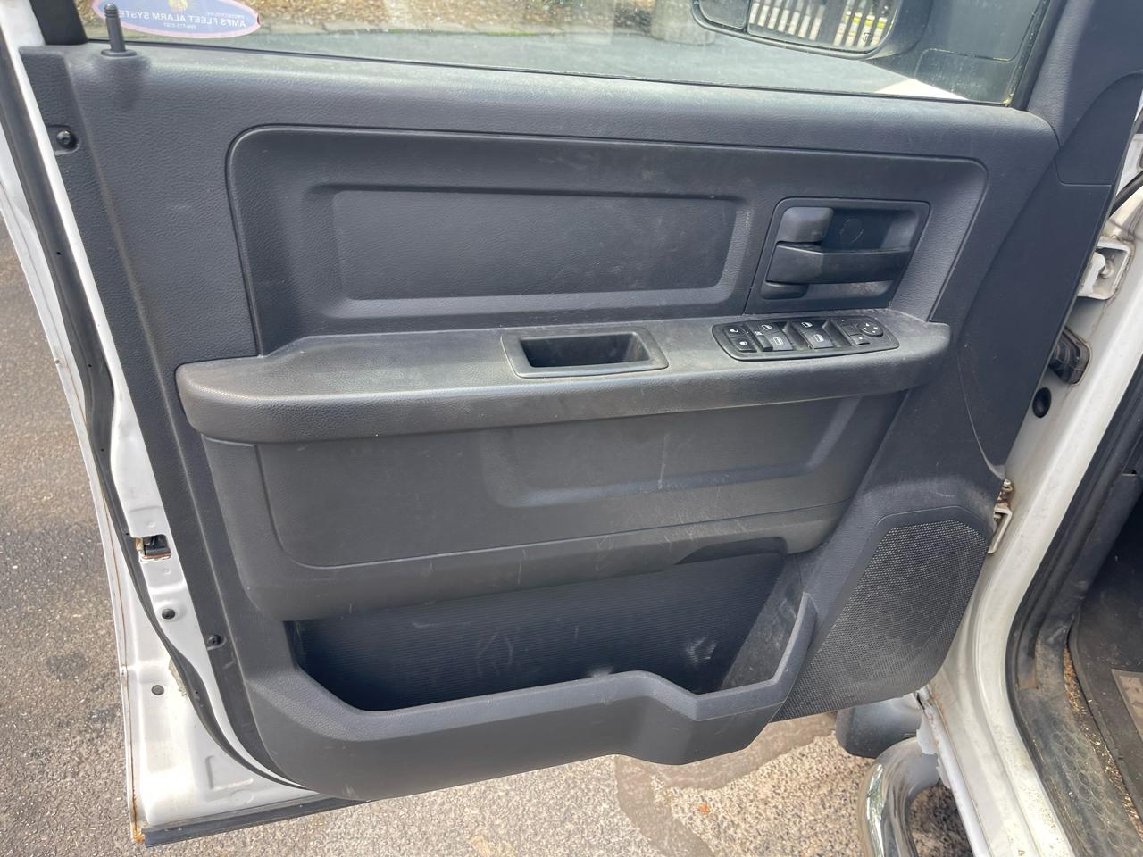 RAM 1500 4WD Quad Cab 140.5" Big Horn 2011