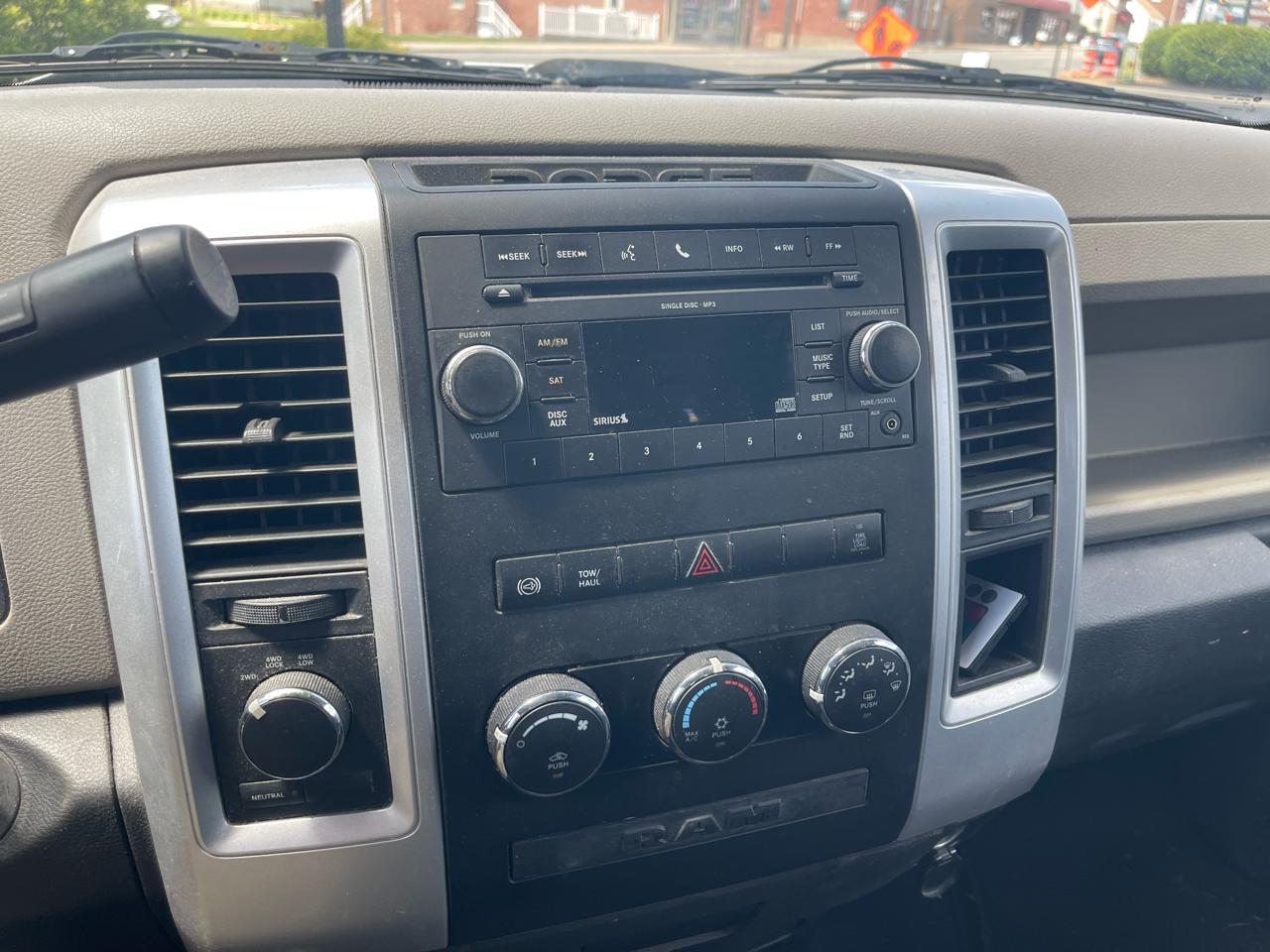 RAM 1500 4WD Quad Cab 140.5" Big Horn 2011