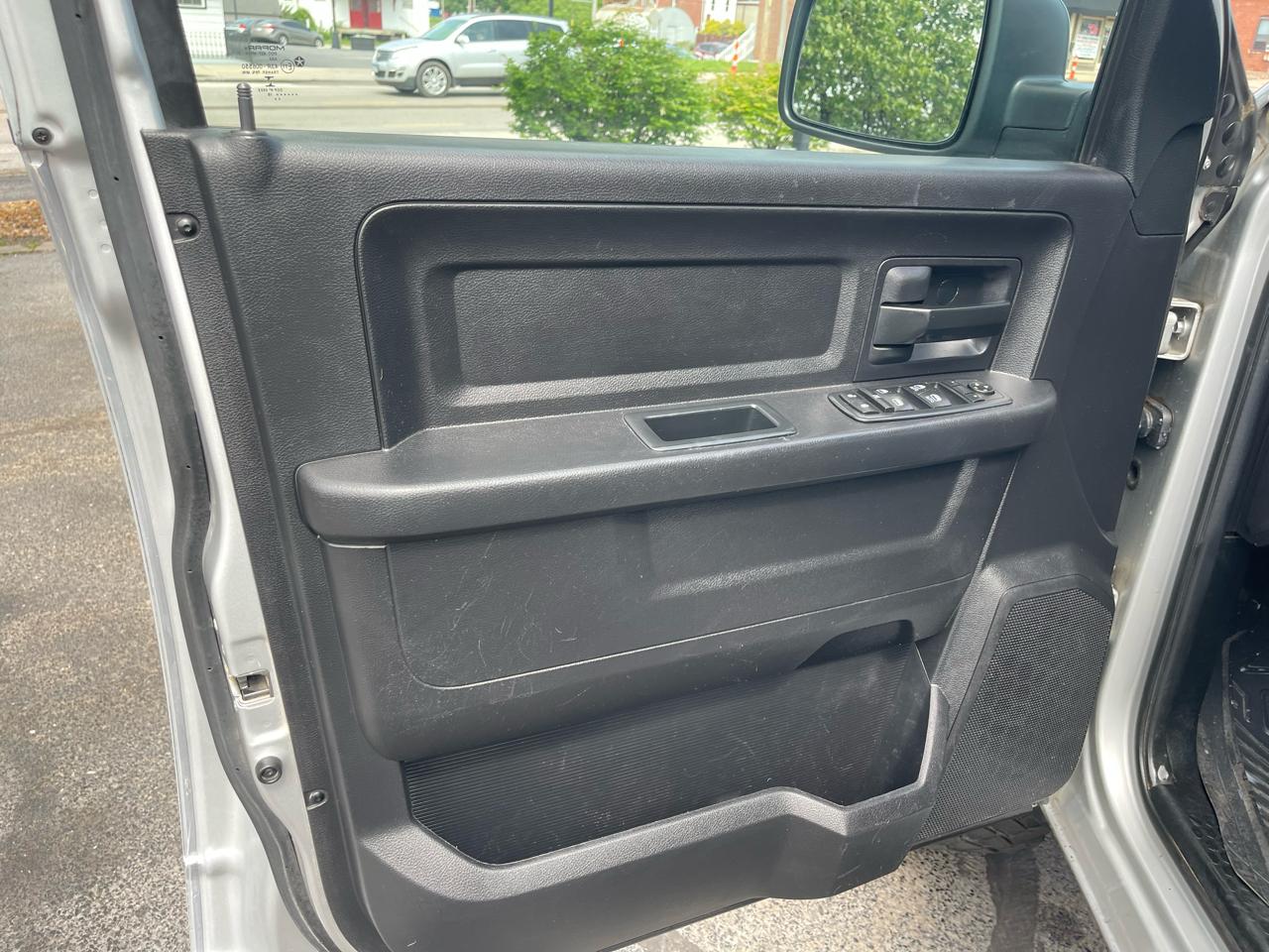 RAM 2500 Tradesman Crew Cab LWB 4WD 2016