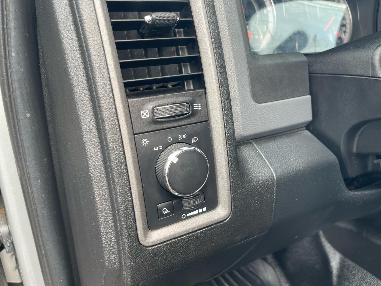 RAM 2500 Tradesman Crew Cab LWB 4WD 2016