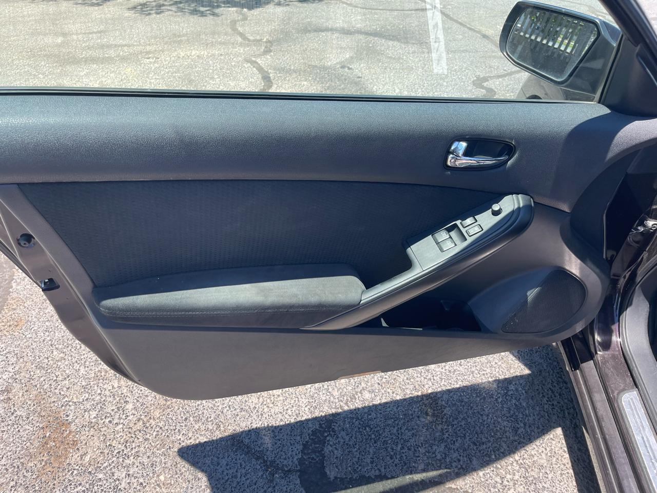 Nissan Altima 2.5 S Coupe 2012