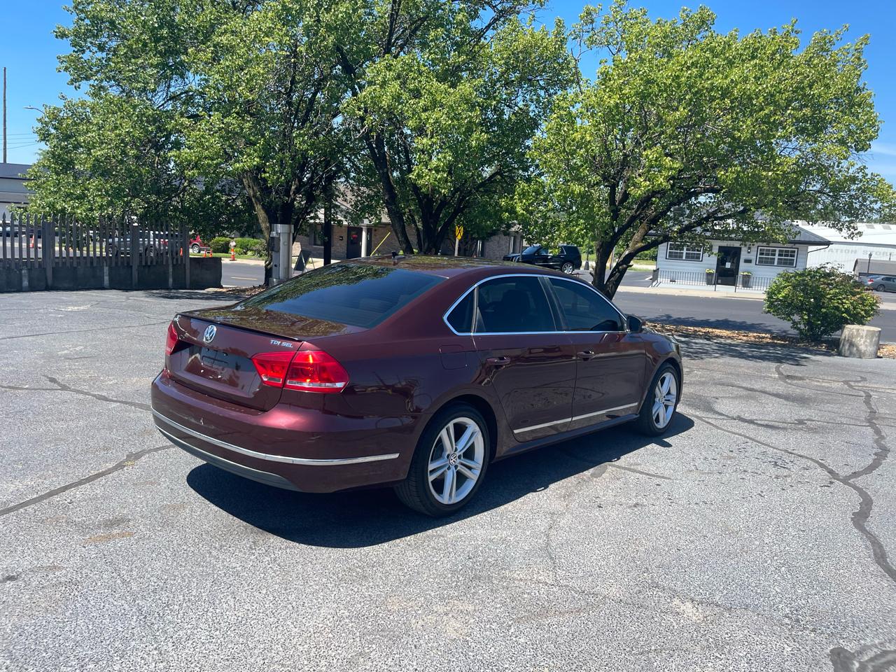 Volkswagen Passat 2.0L TDI SEL Premium 2013