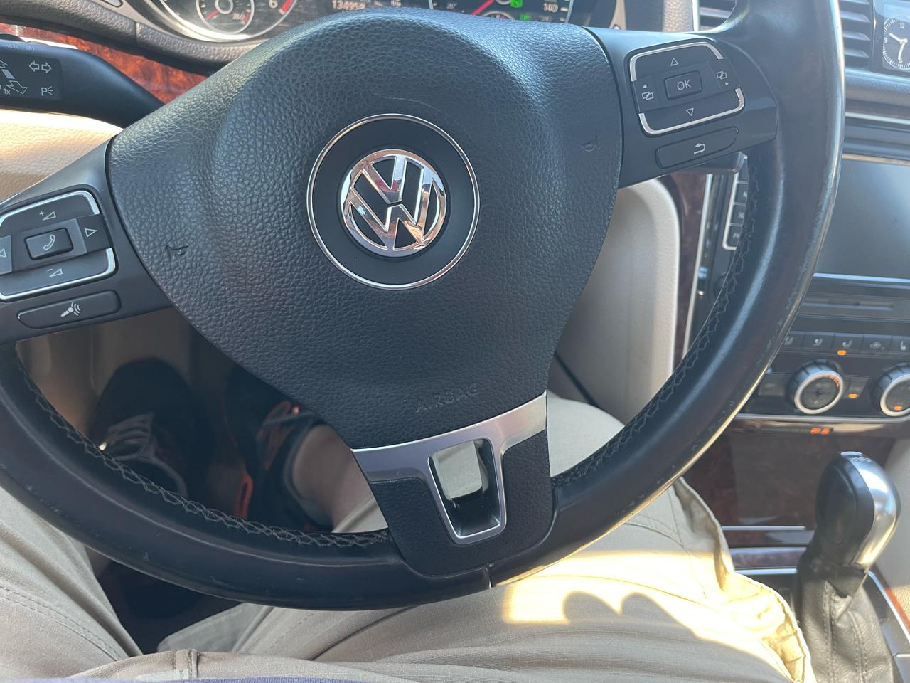 Volkswagen Passat 2.0L TDI SEL Premium 2013