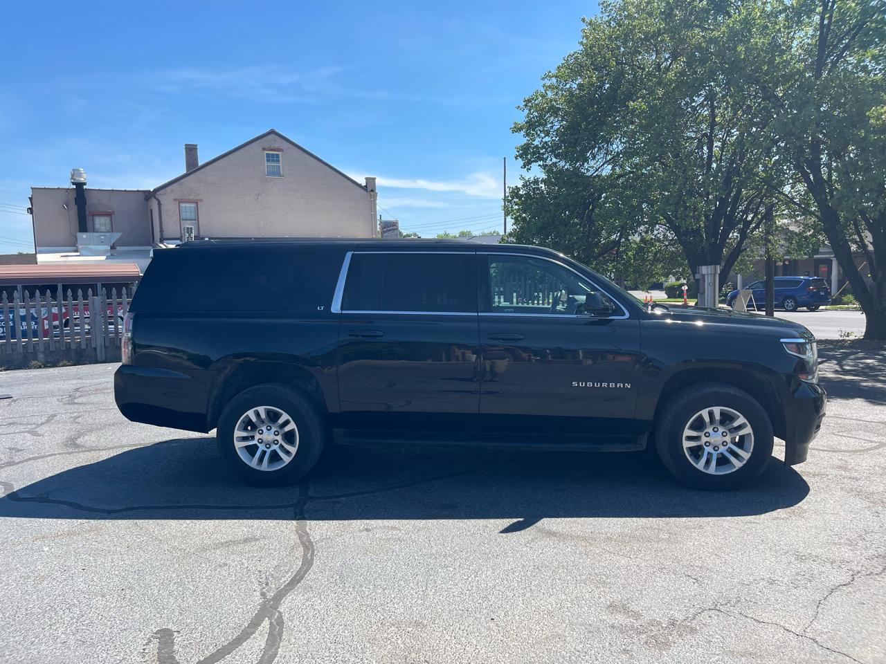 Chevrolet Suburban LT 1500 4WD 2015