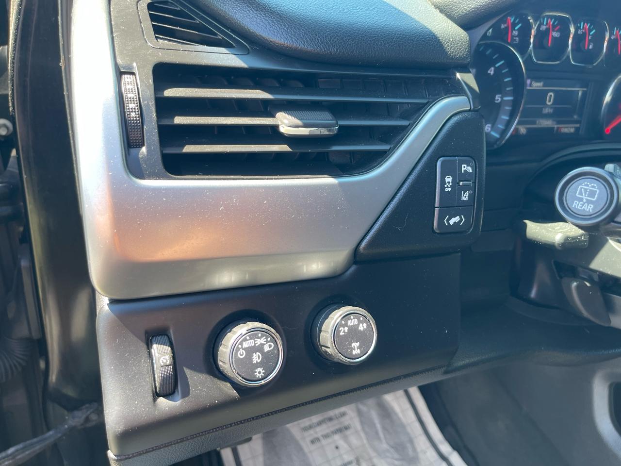 Chevrolet Suburban LT 1500 4WD 2015