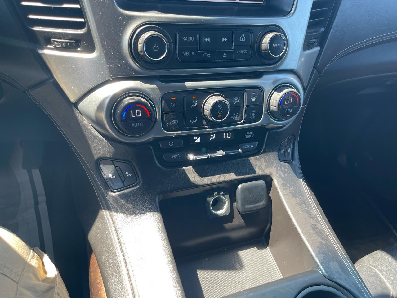 Chevrolet Suburban LT 1500 4WD 2015
