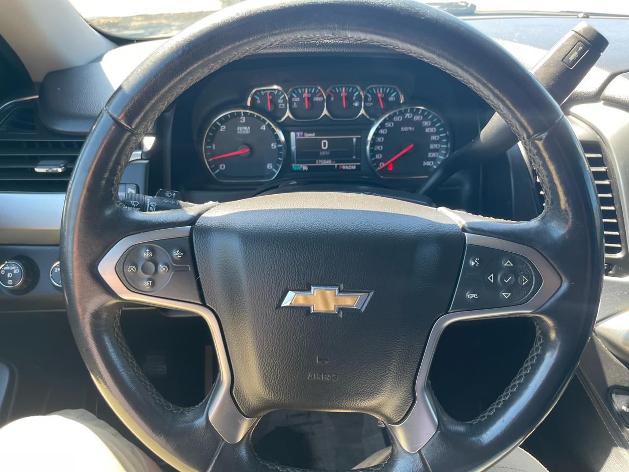 Chevrolet Suburban LT 1500 4WD 2015