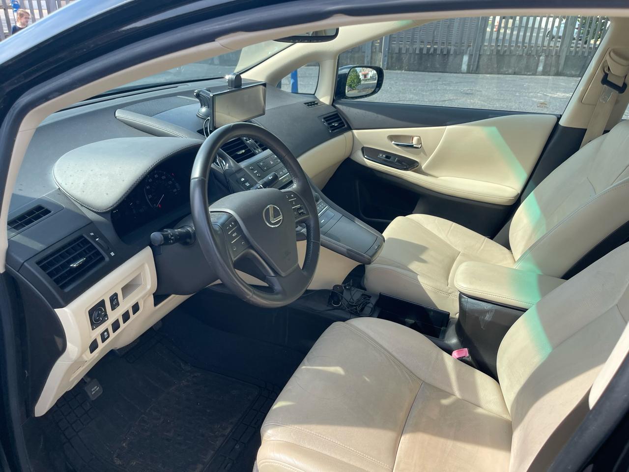 Lexus HS 250h Sedan 2010