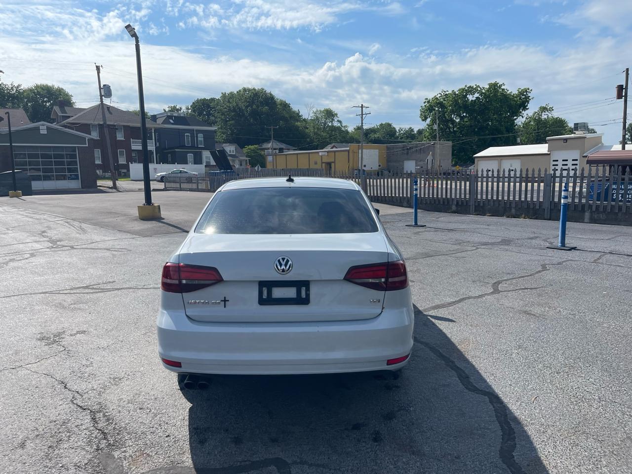 Volkswagen Jetta 1.4T SE 6A 2017