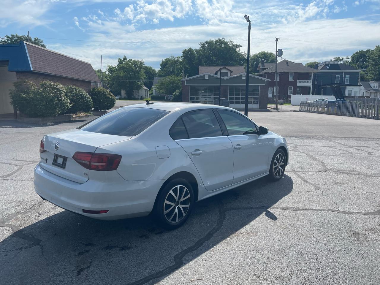 Volkswagen Jetta 1.4T SE 6A 2017