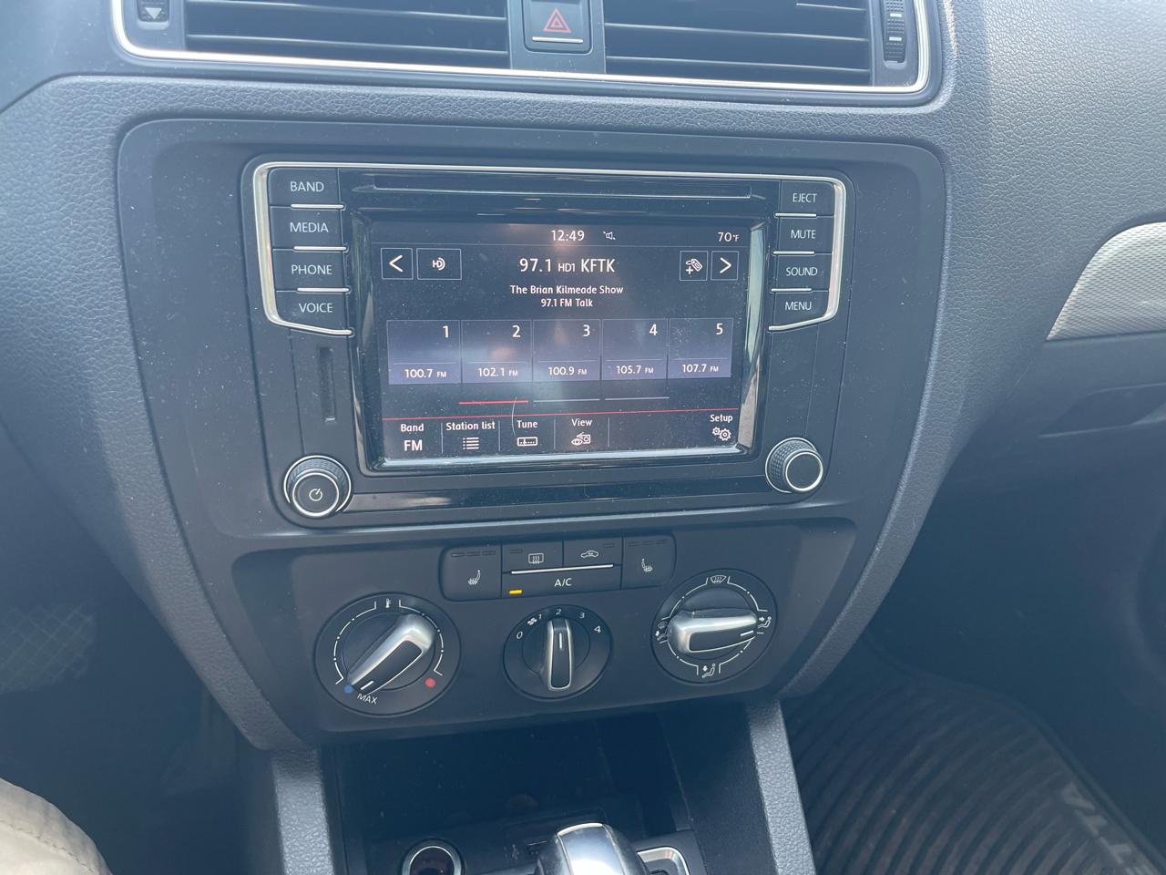 Volkswagen Jetta 1.4T SE 6A 2017