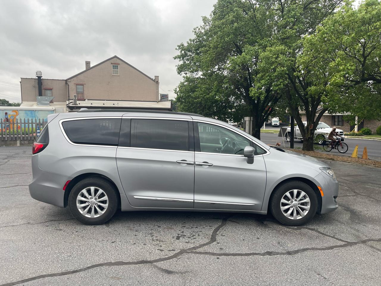 Chrysler Pacifica Touring-L 2017