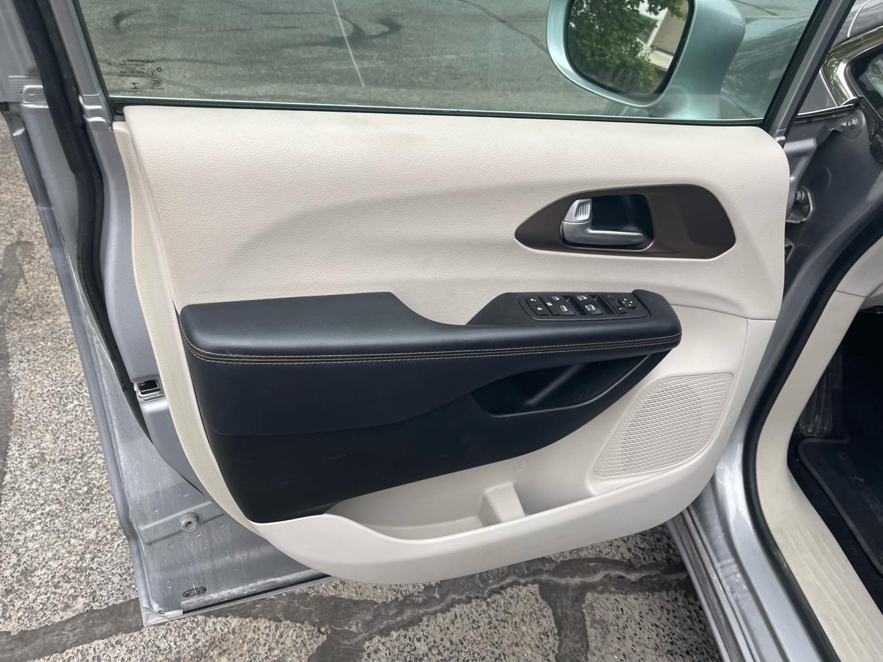 Chrysler Pacifica Touring-L 2017