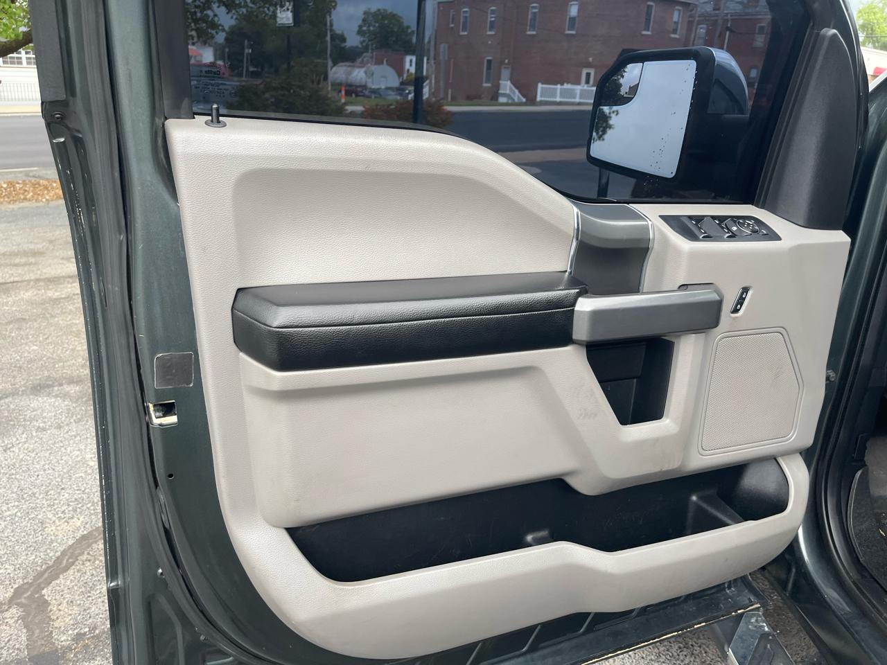 Ford F-150 4WD SuperCrew 145" XLT 2015