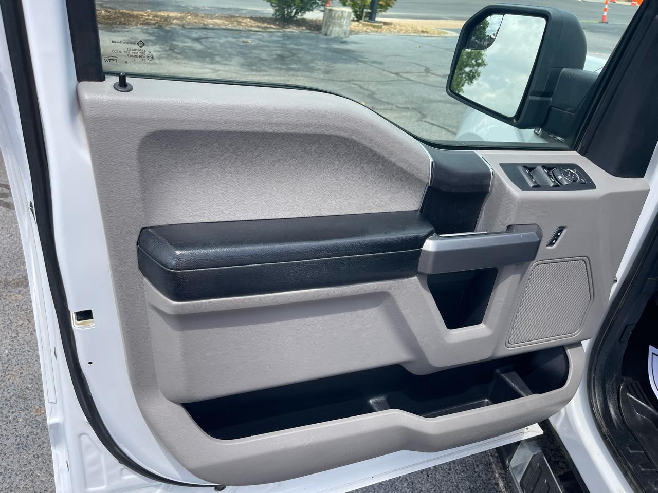 Ford F-150 4WD SuperCrew 145" XLT 2016