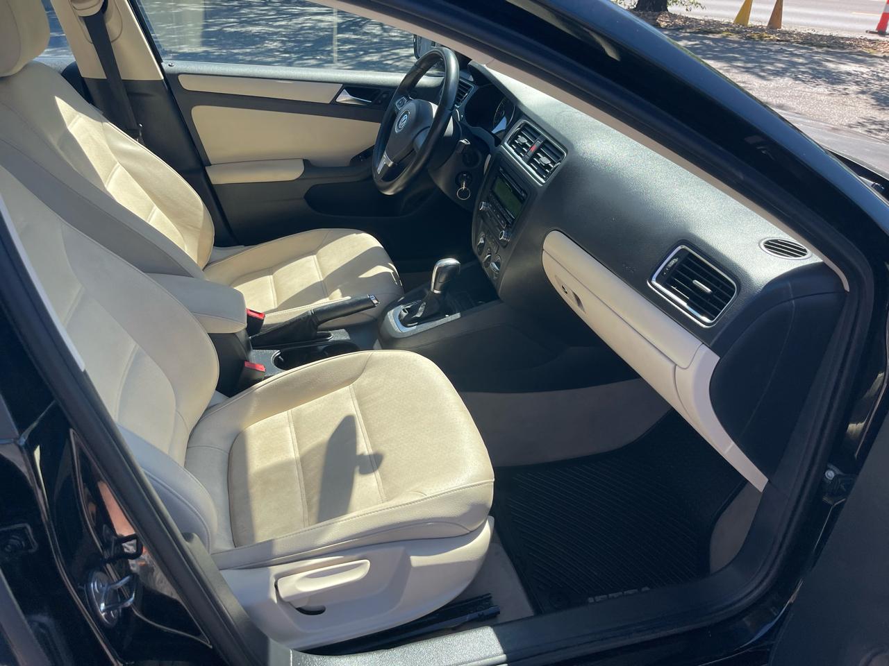 Volkswagen Jetta SE 2012