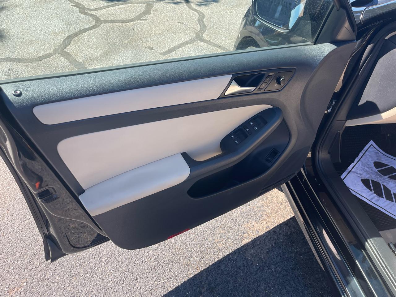 Volkswagen Jetta SE 2012