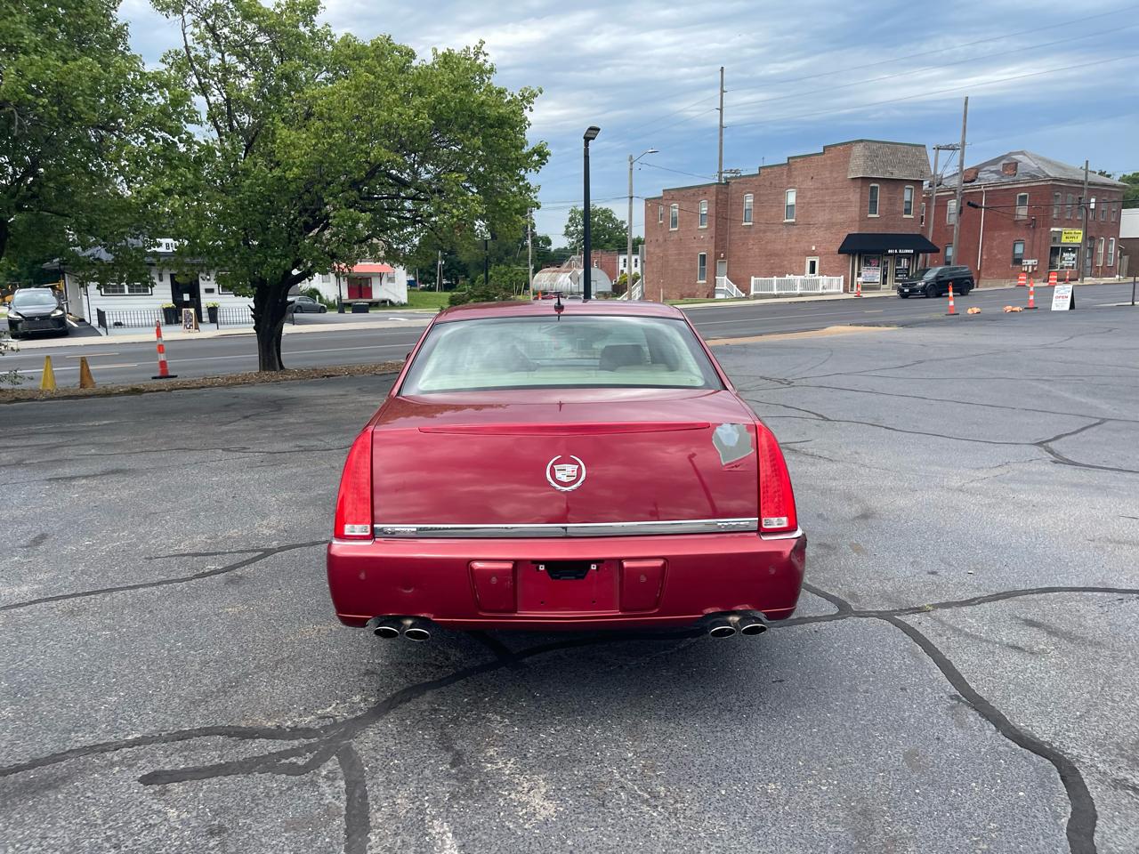Cadillac DTS Sedan 2007