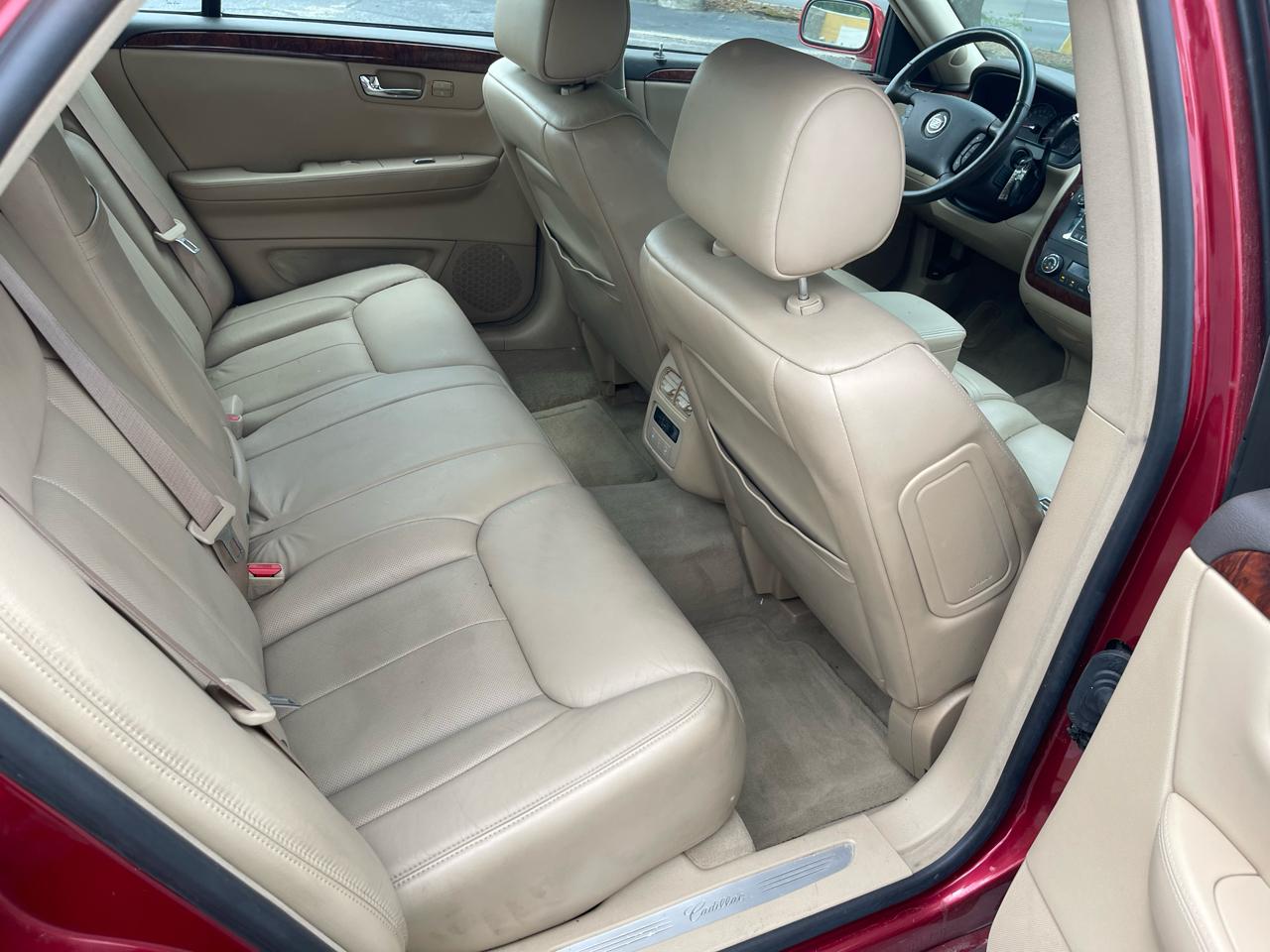Cadillac DTS Sedan 2007
