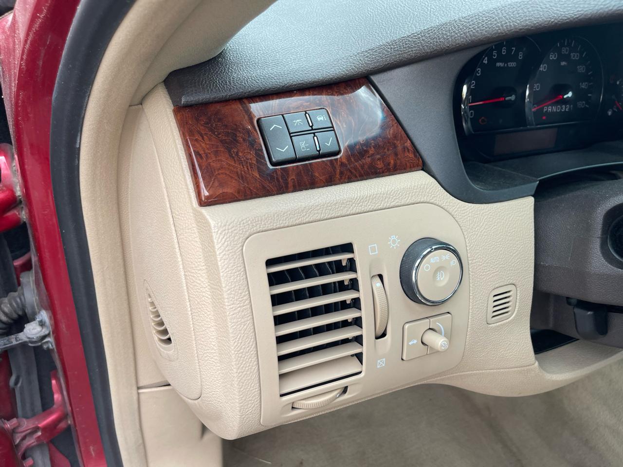 Cadillac DTS Sedan 2007