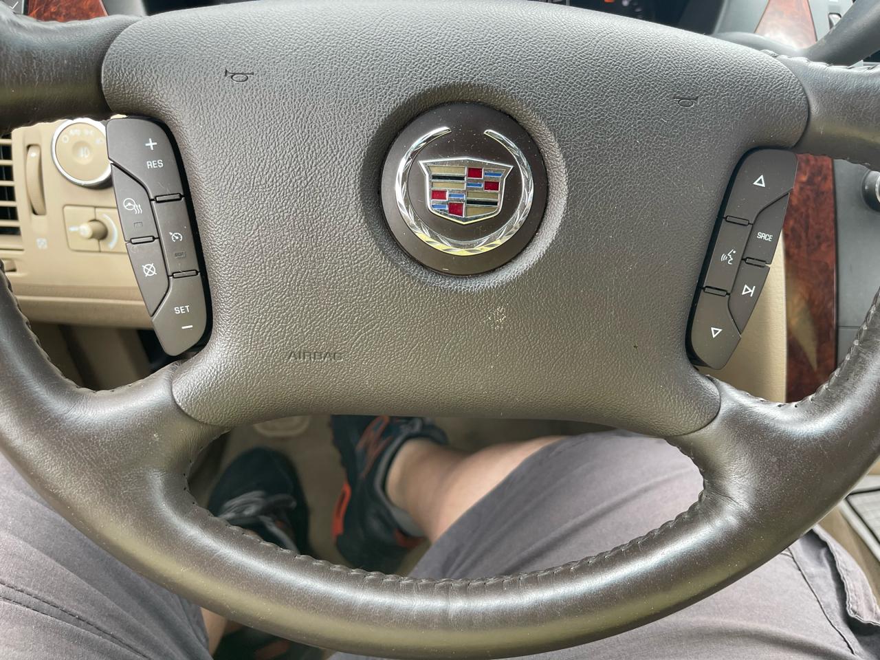 Cadillac DTS Sedan 2007