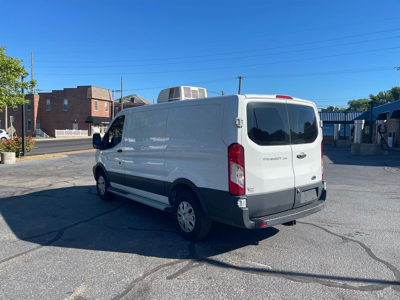 Ford Transit 250 Van Low Roof 60/40 Pass.130-in. WB 2018