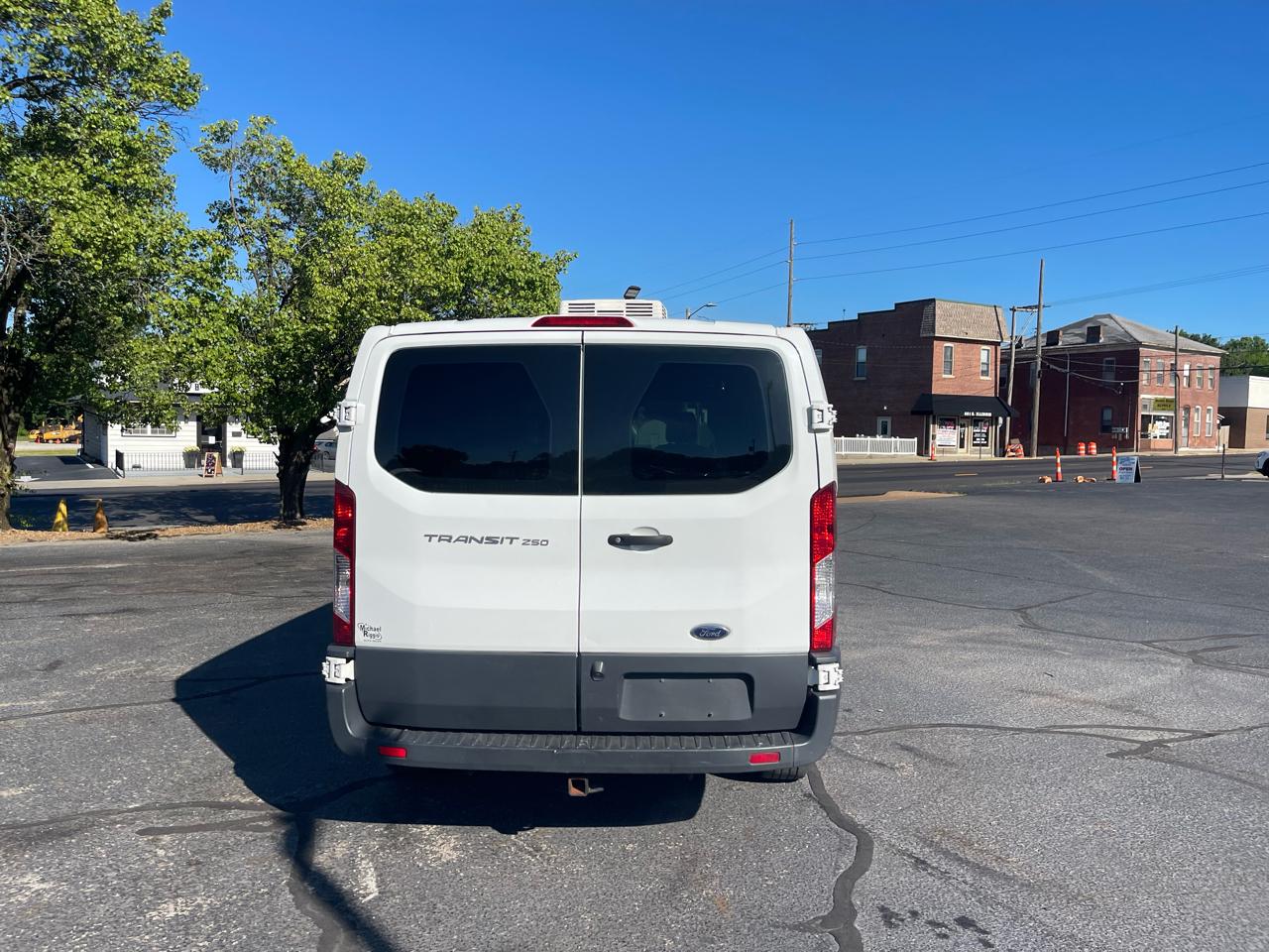 Ford Transit 250 Van Low Roof 60/40 Pass.130-in. WB 2018