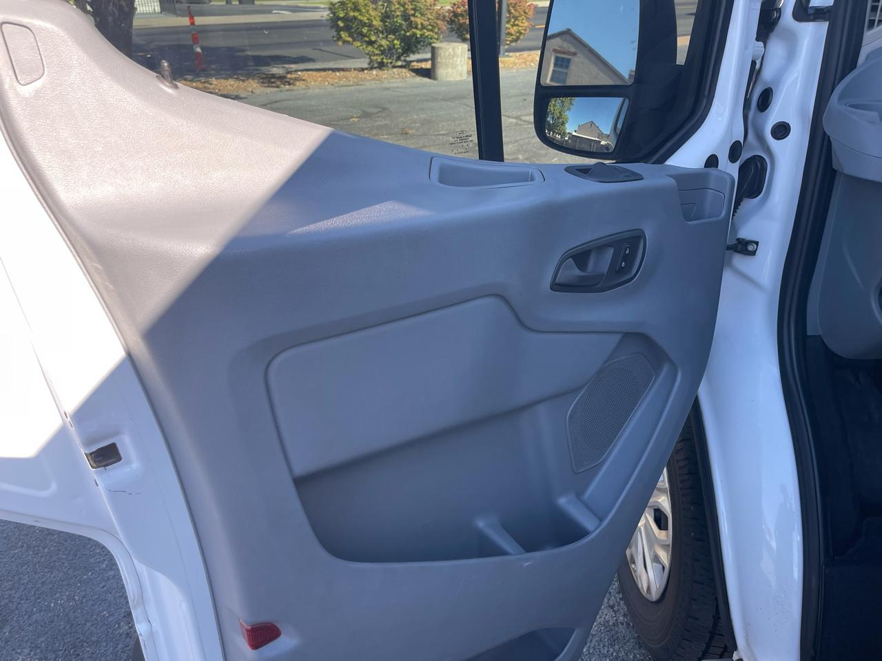 Ford Transit 250 Van Low Roof 60/40 Pass.130-in. WB 2018