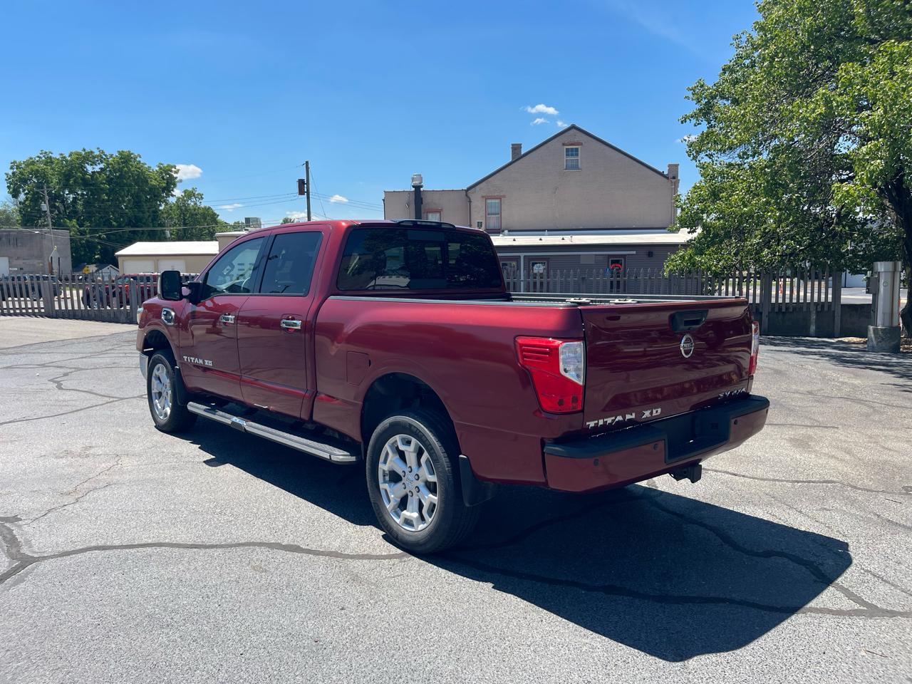 Nissan Titan XD 4WD Crew Cab SV Diesel 2016