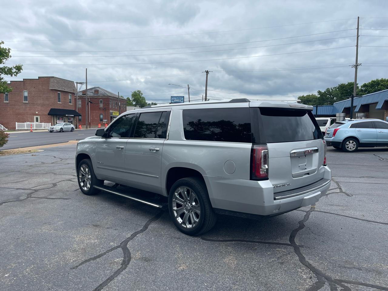 GMC Yukon XL Denali 4WD 2016