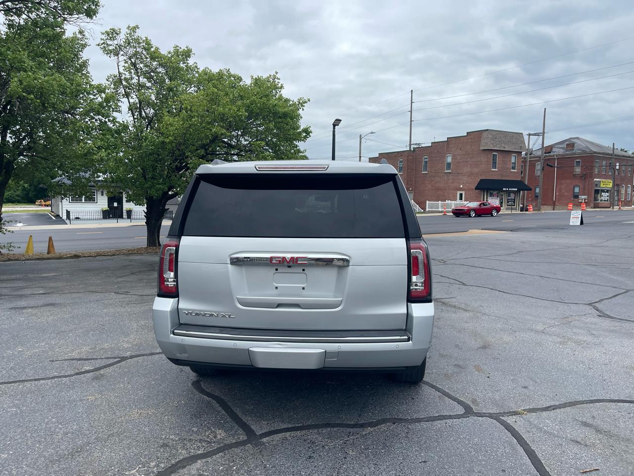 GMC Yukon XL Denali 4WD 2016