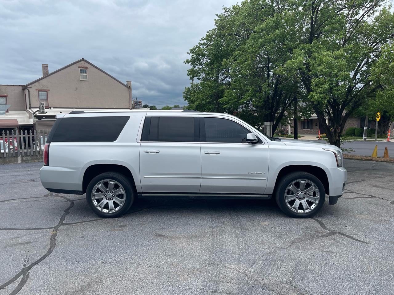 GMC Yukon XL Denali 4WD 2016