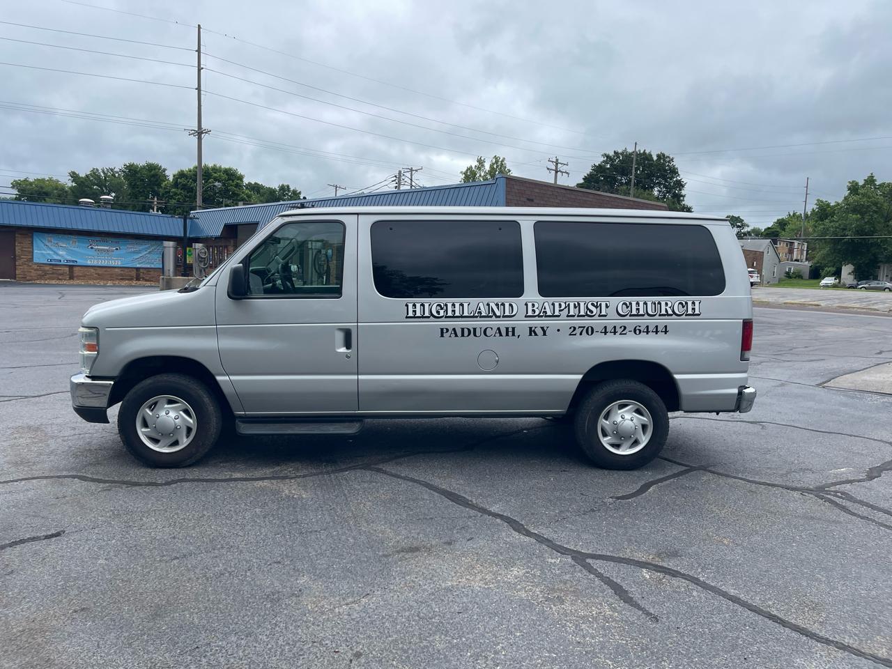 Ford Econoline E-350 XL Super Duty 2010