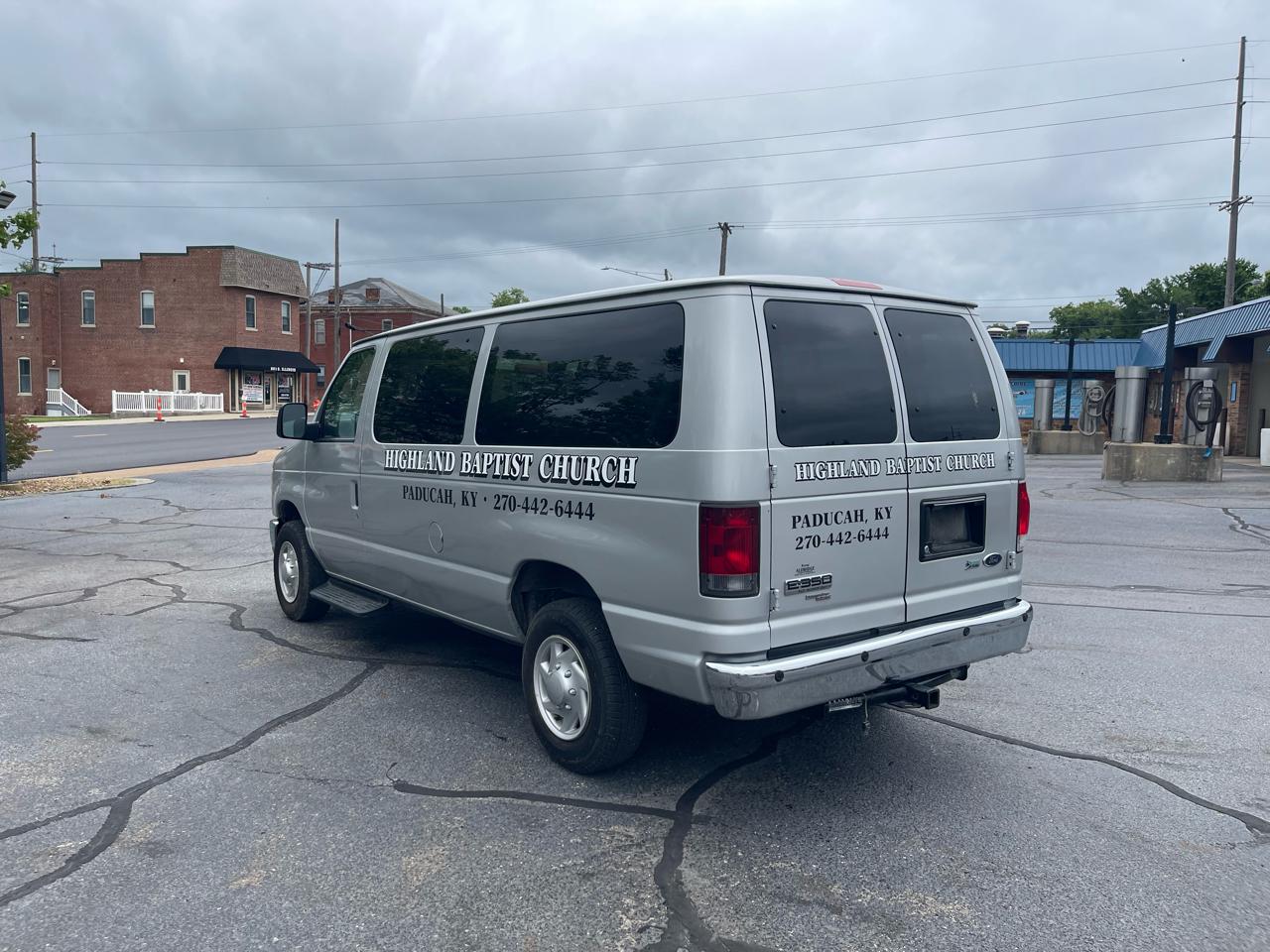 Ford Econoline E-350 XL Super Duty 2010