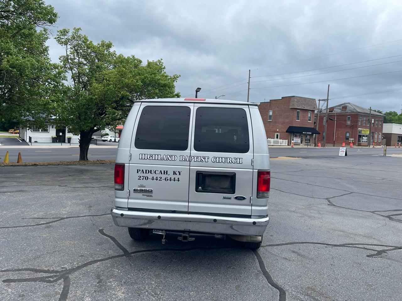 Ford Econoline E-350 XL Super Duty 2010