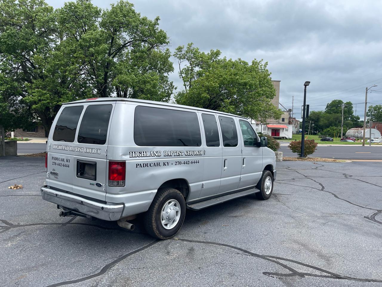 Ford Econoline E-350 XL Super Duty 2010
