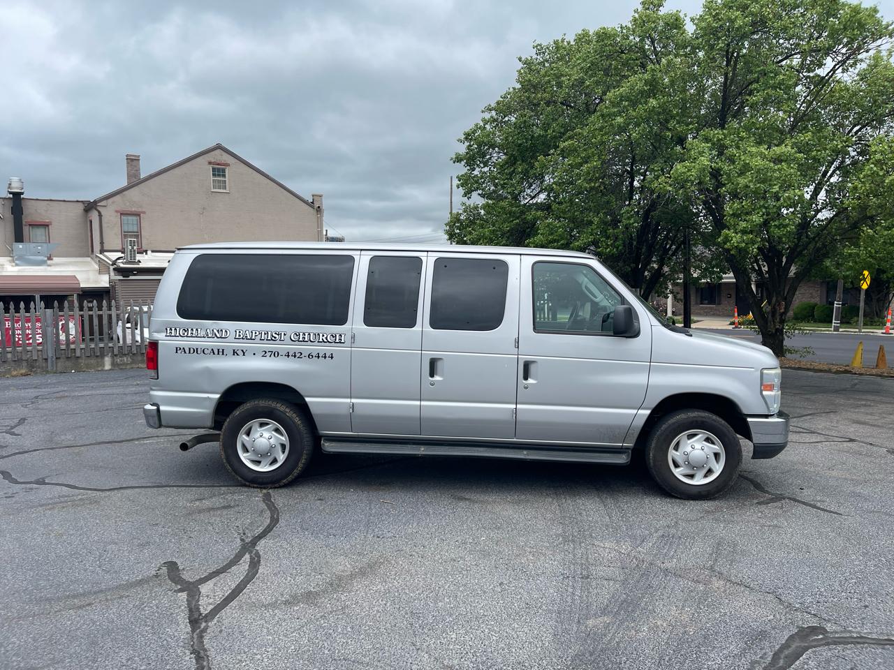 Ford Econoline E-350 XL Super Duty 2010