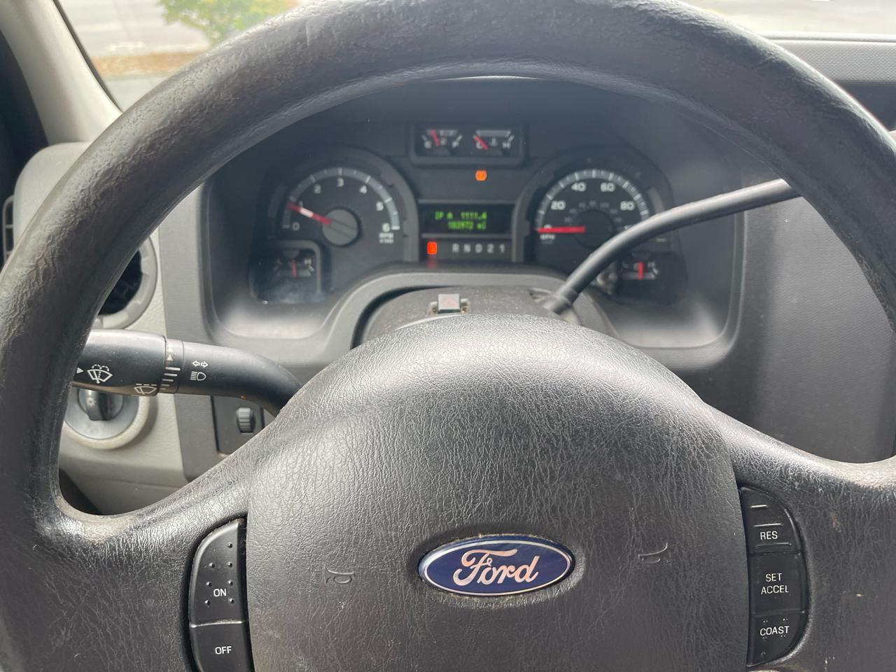 Ford Econoline E-350 XL Super Duty 2010