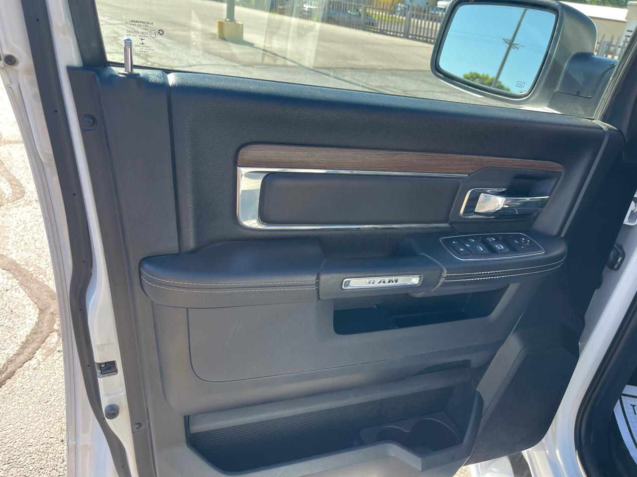 RAM 1500 Laramie Crew Cab SWB 4WD 2017