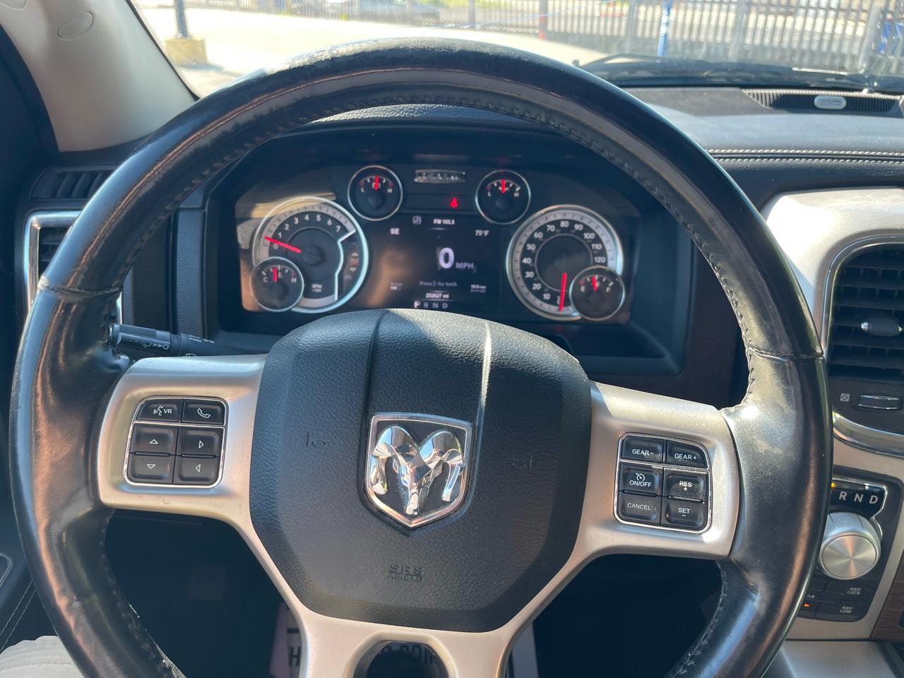 RAM 1500 Laramie Crew Cab SWB 4WD 2017