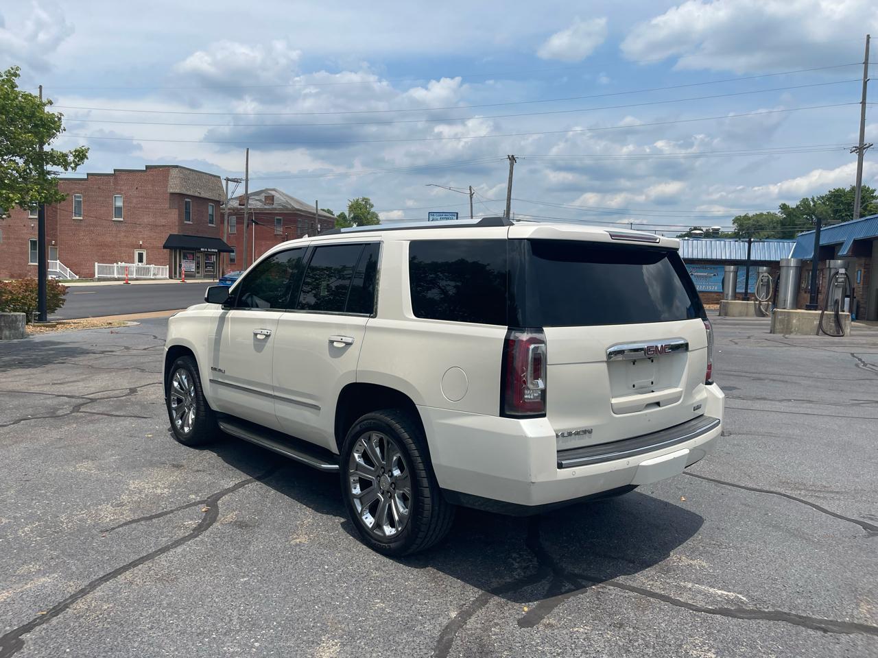 GMC Yukon Denali 4WD 2015