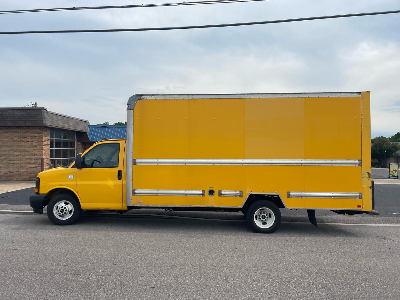 GMC Savana G3500 177 in. 2017