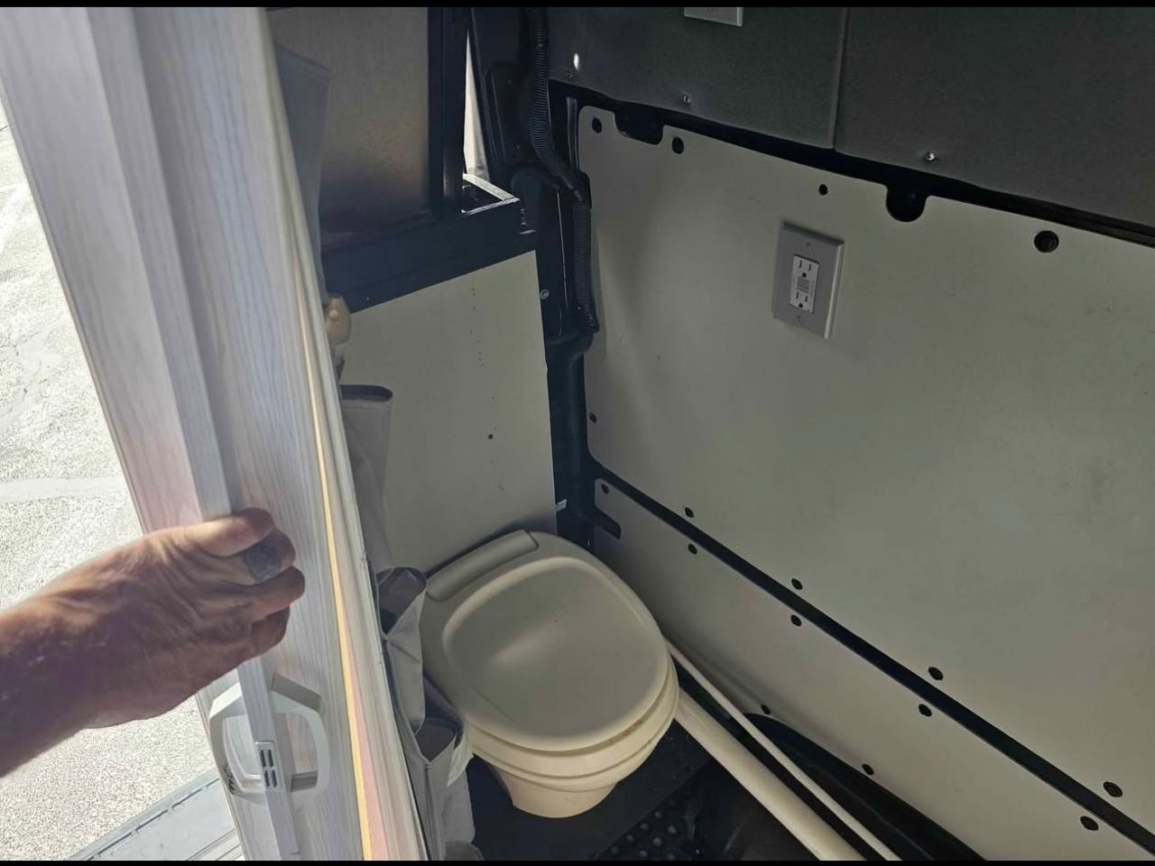 Nissan NV Cargo 3500 HD S High Roof 2019