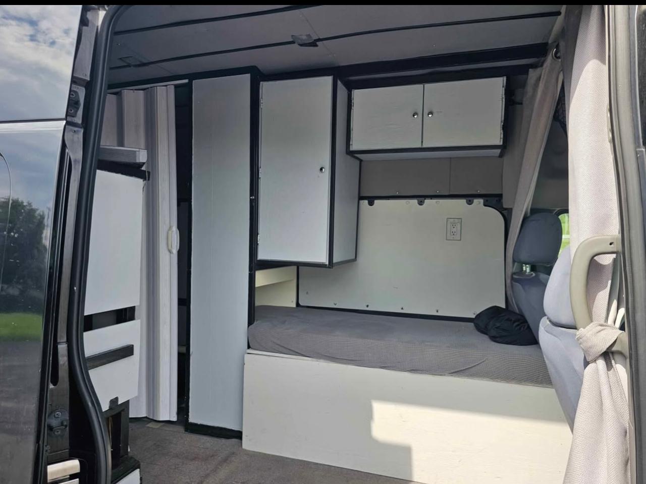 Nissan NV Cargo 3500 HD S High Roof 2019