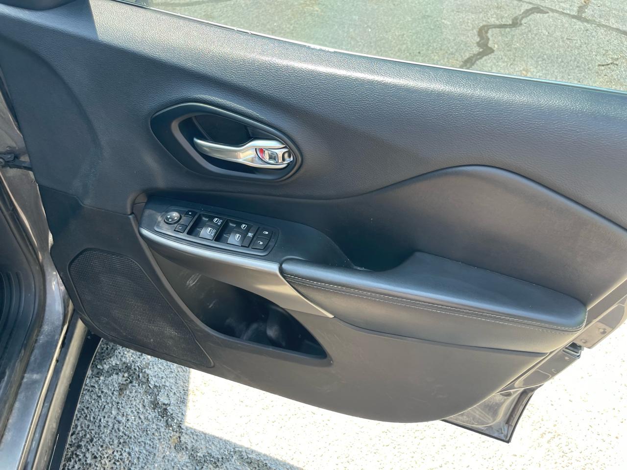Jeep Cherokee Latitude Plus FWD 2019